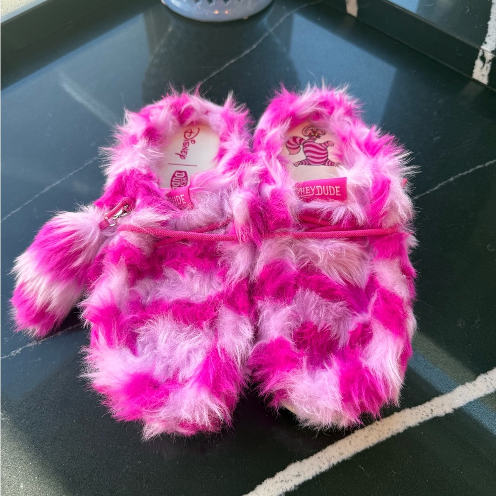 Hey Dude Alice in Wonderland  Pink Slippers